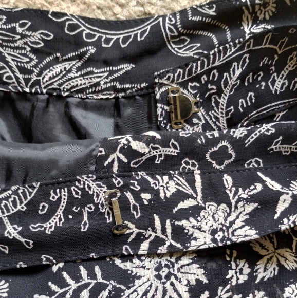 Kasper Vintage Women's 2-Piece Black and Cream Paisley Print Wrap Skirt And Top - Picture 7 of 10